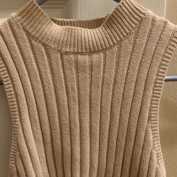 Tight Sweater Vest - Picture 2 of 3